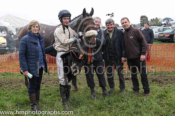 01st CAPTAIN CJ and L OcCarroll ( 5 , BEIGE,dark blue seams; beige sleeves,dark blue seams; dark blue cap,beige star ) Trainer: Dermot McLoughlin,, Owner : Fidelma Toole