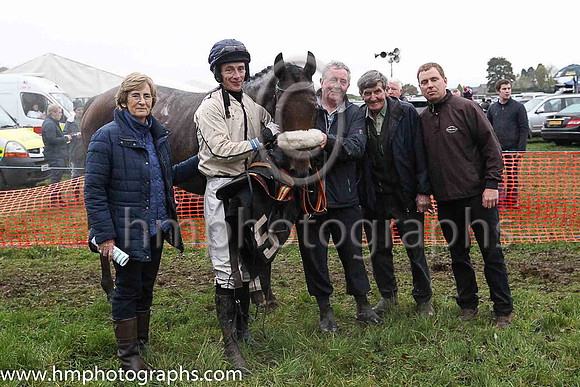 01st CAPTAIN CJ and L OcCarroll ( 5 , BEIGE,dark blue seams; beige sleeves,dark blue seams; dark blue cap,beige star ) Trainer: Dermot McLoughlin,, Owner : Fidelma Toole