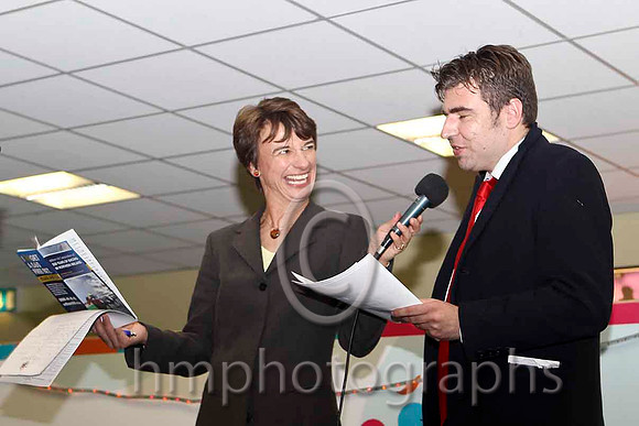 Lesley Graham - Channel 4 Racing Presenter & Tonny Kenny - William Hill - FT8E4393-e2