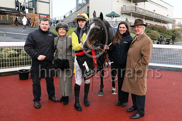 01st Realt Mor and K M Donoghue ( 1 , black, yellow diamond ) Trainer - G Elliott , Owner - Mrs P Sloan