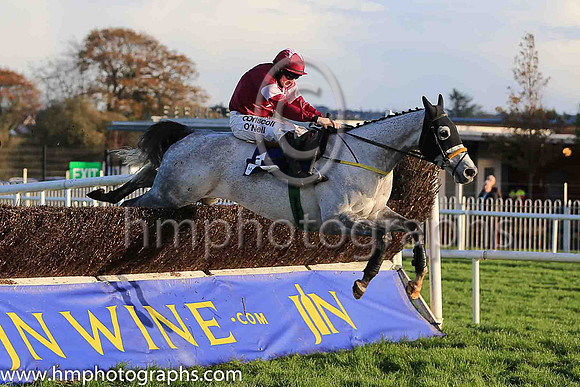 01st Disco and Sean Flanagan (1,maroon, white star, maroon cap, shite star) Trainer NoelMeade Owner Gigginstown House Stud