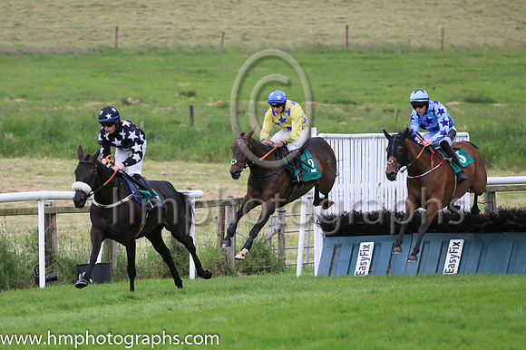 03rd Born Famous (3 ,yellow, black sleeves ) Jockey: P J O'Hanlon(2) ,Trainer: Ms Claire O'Connell
