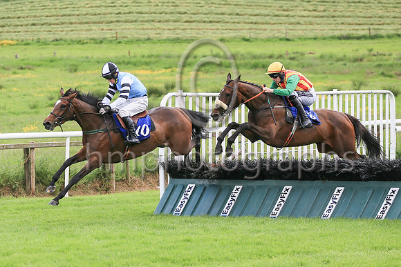 01st Butterflyvespiere and ( 3 , red  and yellow stripes ) Trainer - Peter Fahey , Owner - Winning Ways Enigma Syndicate
