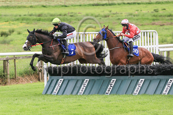 02nd Optional Mix and ( 7 , maroon  and white diamonds ) Trainer - E Doyle , Owner - Mrs Christina Hughes