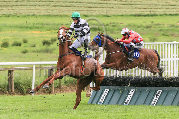 09th Sam Lorenzo and ( 4 , white  and black hoops ) Trainer - W J Bryson , Owner - W J Bryson