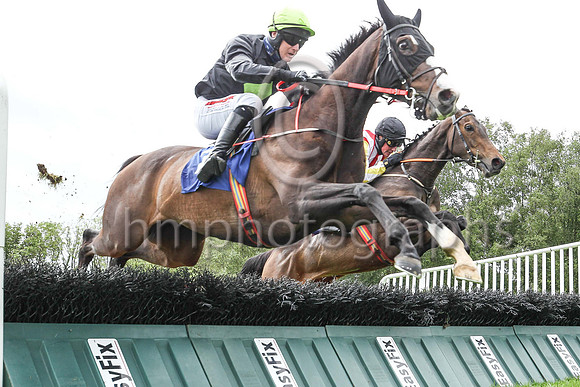 01st Itsalonglongroad and ( 7 , blue green diamond ) Trainer - J C McConnell , Owner - Planetary Orbit Syndicate