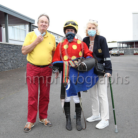 02nd Winning Kate and Miss P Elvin7 ( 9 , red, yellow spots ) Trainer - J C McConnell , Owner - Denis J Reddan