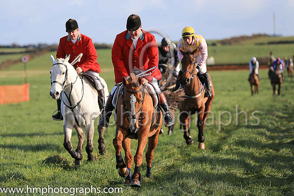 Huntsmen lead the runners to the starting post at Kirkistown P2P