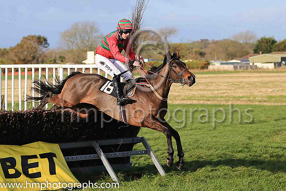 01st SOMETIME SOON and B O'Neill ( 18 , EMERALD GREEN,red chevrons; red sleeves; red  emerald green hooped cap ) Trainer: D.M. Christie , Owner : D.M. Christie