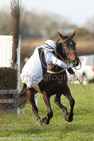 OLDTOWN POLLY and N Gault ( 4 ,Antrim (H) - WHITE,black sash; white sleeves; white cap ) Trainer: John James Gault , Owner : John James Gault