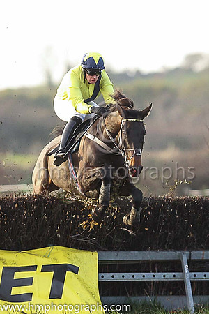 01st INTERNAL TRANSFER (GB) and S Clements ( 2 , YELLOW,dark blue sash; yellow sleeves; dark blue cap,yellow star ) Trainer: Alan Fleming , Owner : Barry Connell
