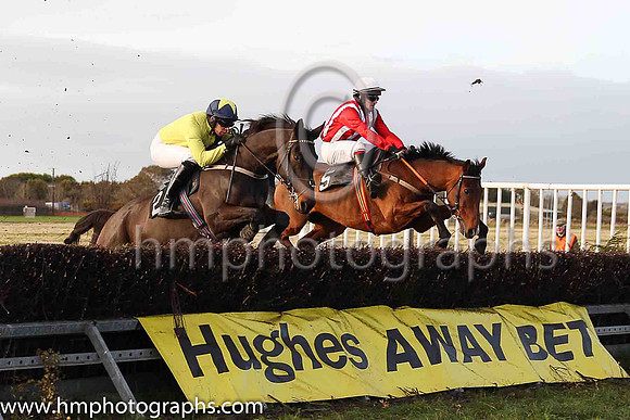 01st INTERNAL TRANSFER (GB) and S Clements ( 2 , YELLOW,dark blue sash; yellow sleeves; dark blue cap,yellow star ) Trainer: Alan Fleming , Owner : Barry Connell