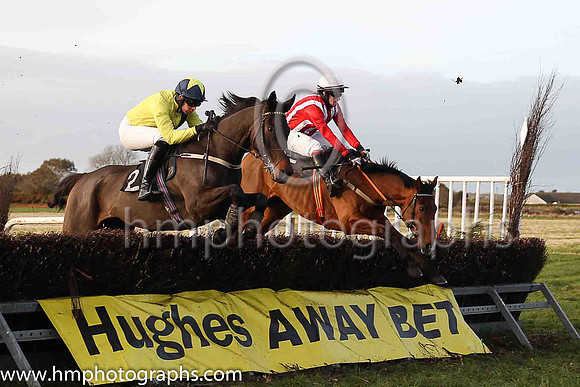01st INTERNAL TRANSFER (GB) and S Clements ( 2 , YELLOW,dark blue sash; yellow sleeves; dark blue cap,yellow star ) Trainer: Alan Fleming , Owner : Barry Connell