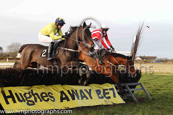 01st INTERNAL TRANSFER (GB) and S Clements ( 2 , YELLOW,dark blue sash; yellow sleeves; dark blue cap,yellow star ) Trainer: Alan Fleming , Owner : Barry Connell