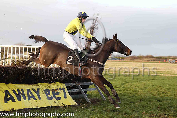 01st INTERNAL TRANSFER (GB) and S Clements ( 2 , YELLOW,dark blue sash; yellow sleeves; dark blue cap,yellow star ) Trainer: Alan Fleming , Owner : Barry Connell