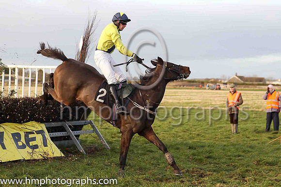 01st INTERNAL TRANSFER (GB) and S Clements ( 2 , YELLOW,dark blue sash; yellow sleeves; dark blue cap,yellow star ) Trainer: Alan Fleming , Owner : Barry Connell