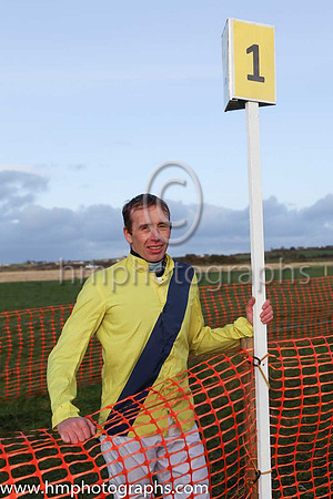 01st INTERNAL TRANSFER (GB) and S Clements ( 2 , YELLOW,dark blue sash; yellow sleeves; dark blue cap,yellow star ) Trainer: Alan Fleming , Owner : Barry Connell