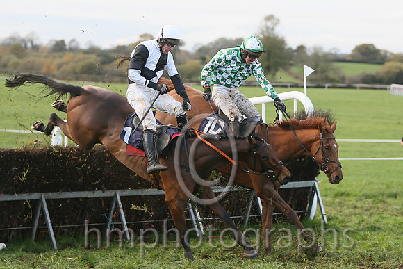 01st TAREESH LANE and N MCParlan ( 10 , GREEN  WHITE CHECK; green,white check sleeves; green cap,white spots ) Trainer: Sean McParlan,, Owner : P. Madine