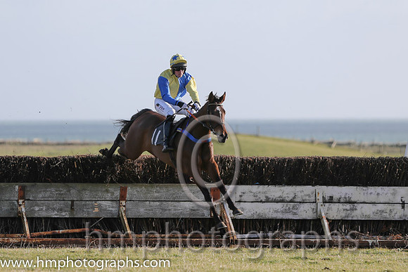11 Lethiratit (11)  B O'Neill - PU Trainer : Colin Bowe, Blue and yellow halves
