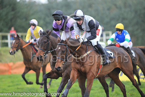 SCHOOL LANE and M Scanlan ( 26 , MAUVE,black sash; mauve sleeves,black armlet; black cap ) Trainer: Liam Lennon , Owner : Patrick Francis Doyle