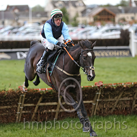 01st New World (GB) ( 13 , blue, light blue sleeves ) and R.M. Power - Trainer : Keith Henry Clarke - Owner : Mrs S.N.J. Embiricos