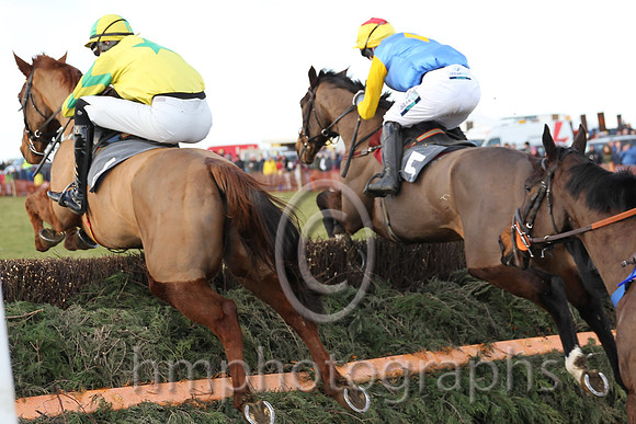 01 Muirhead  Derek O'Connor - Trainer : S R B Crawford, Blue, yellow diamond