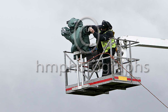 Drying the camera viewfinder - FT8E2828-e