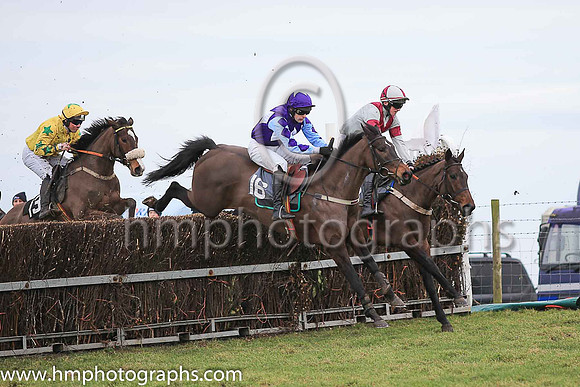 MOREHURRYLESSHASTE and P Magee ( 13 , YELLOW,green star; yellow sleeves,green stars; yellow cap,green stars ) Trainer: Patrick Joseph Magee , Owner : Dolores Magee