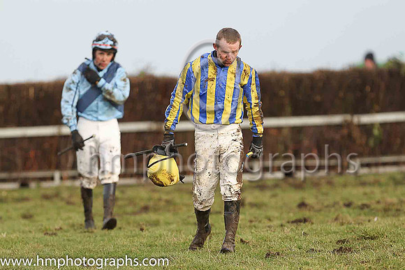 ARCTIC ROBIN and N McParlan ( 5 , ROYAL BLUE  YELLOW STRIPES; royal blue  yellow striped sleeves; yellow cap ) Trainer: Mrs Sarah Dawson , Owner : Dr J.F. Dawson