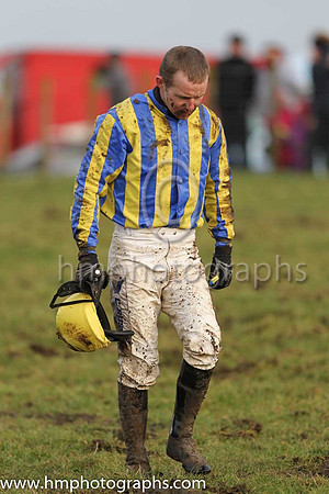 ARCTIC ROBIN and N McParlan ( 5 , ROYAL BLUE  YELLOW STRIPES; royal blue  yellow striped sleeves; yellow cap ) Trainer: Mrs Sarah Dawson , Owner : Dr J.F. Dawson