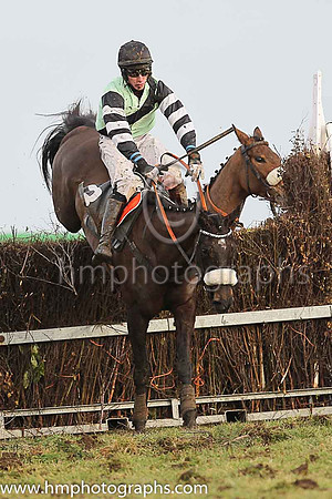 DERRAVARAGH LUCY and L OcCarroll ( 3 , LIGHT GREEN,black sash; black  white hooped sleeves; black cap ) Trainer: Dermot McLoughlin , Owner : Liam Gilsenan