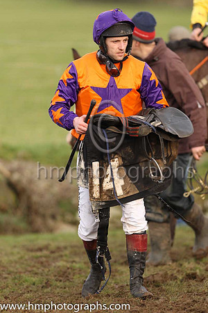 LADY OF DERRYGALLY and R Guiney ( 14 , ORANGE,purple star; purple sleeves,orange stars; purple cap,orange star ) Trainer: J.G. Cosgrave , Owner : Philip D. Gilmore