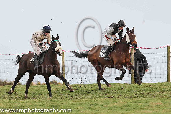 01st THUNDEROSA and L OcCarroll ( 18 , BEIGE,dark blue seams; beige sleeves,dark blue seams; dark blue cap,beige star ) Trainer: Dermot McLoughlin , Owner : Fidelma Toole