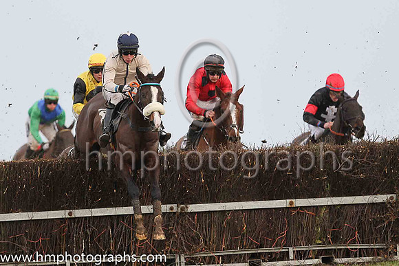 01st THUNDEROSA and L OcCarroll ( 18 , BEIGE,dark blue seams; beige sleeves,dark blue seams; dark blue cap,beige star ) Trainer: Dermot McLoughlin , Owner : Fidelma Toole