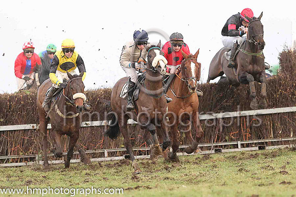 ti RAW DEAL and P A Dunne ( 13 , YELLOW,black disc; yellow  black hlvd sleeves; yellow cap ) Trainer: George Stanley , Owner : George Stanley