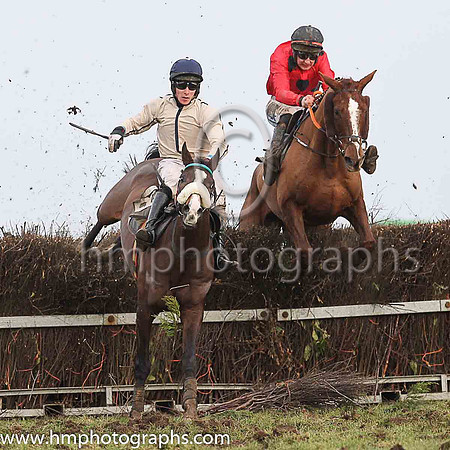 01st THUNDEROSA and L OcCarroll ( 18 , BEIGE,dark blue seams; beige sleeves,dark blue seams; dark blue cap,beige star ) Trainer: Dermot McLoughlin , Owner : Fidelma Toole