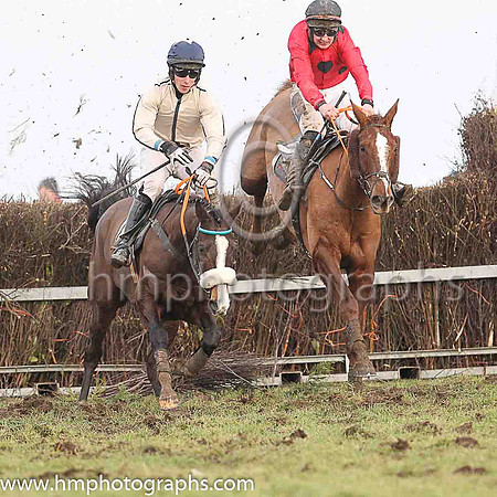 01st THUNDEROSA and L OcCarroll ( 18 , BEIGE,dark blue seams; beige sleeves,dark blue seams; dark blue cap,beige star ) Trainer: Dermot McLoughlin , Owner : Fidelma Toole