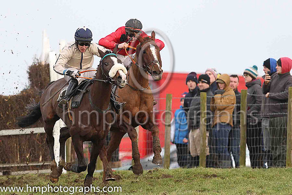 01st THUNDEROSA and L OcCarroll ( 18 , BEIGE,dark blue seams; beige sleeves,dark blue seams; dark blue cap,beige star ) Trainer: Dermot McLoughlin , Owner : Fidelma Toole