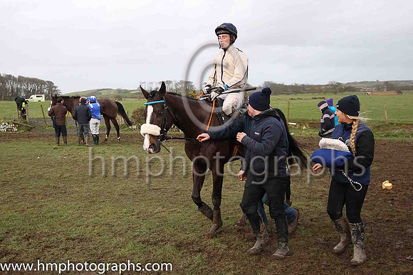 01st THUNDEROSA and L OcCarroll ( 18 , BEIGE,dark blue seams; beige sleeves,dark blue seams; dark blue cap,beige star ) Trainer: Dermot McLoughlin , Owner : Fidelma Toole