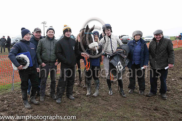 01st THUNDEROSA and L OcCarroll ( 18 , BEIGE,dark blue seams; beige sleeves,dark blue seams; dark blue cap,beige star ) Trainer: Dermot McLoughlin , Owner : Fidelma Toole