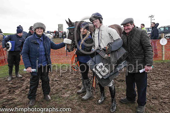 01st THUNDEROSA and L OcCarroll ( 18 , BEIGE,dark blue seams; beige sleeves,dark blue seams; dark blue cap,beige star ) Trainer: Dermot McLoughlin , Owner : Fidelma Toole