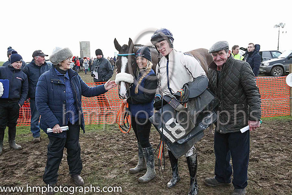 01st THUNDEROSA and L OcCarroll ( 18 , BEIGE,dark blue seams; beige sleeves,dark blue seams; dark blue cap,beige star ) Trainer: Dermot McLoughlin , Owner : Fidelma Toole