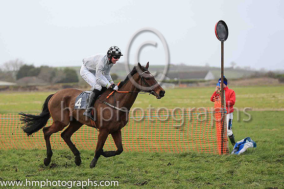 01st MORNING ASSEMBLY and C Fahey ( 4 , GREY; grey  black check cap ) Trainer: P.A. Fahy , Owner : Group Ltd Clipper Logistics