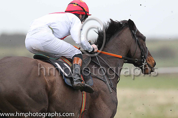 04th FRIARS HILL and J C Orr ( 11 , WHITE,red disc; white sleeves; red cap,orange spots ) Trainer: Tom Brickley , Owner : David Brickley