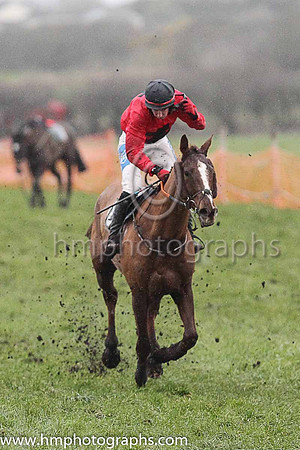 01st COMMANDING SPIRIT and A J Fox ( 8 , RED,black large spots; red sleeves; black cap ) Trainer: Peter J. Flood , Owner : Christopher W.T. Johnston