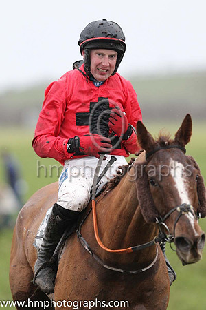 COMMANDING SPIRIT and A J Fox ( 8 , RED,black large spots; red sleeves; black cap ) Trainer: Peter J. Flood , Owner : Christopher W.T. Johnston