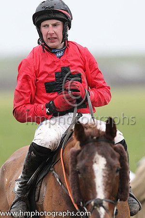 01st COMMANDING SPIRIT and A J Fox ( 8 , RED,black large spots; red sleeves; black cap ) Trainer: Peter J. Flood , Owner : Christopher W.T. Johnston