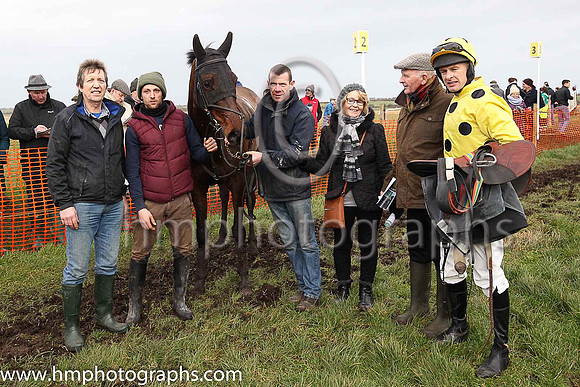 01st TIN TOWN LIZ and M J O'Hare ( 10 , YELLOW,black spots; yellow sleeves; yellow cap,black star ) Trainer: J.G. Cosgrave , Owner : Oliver Family Syndicate