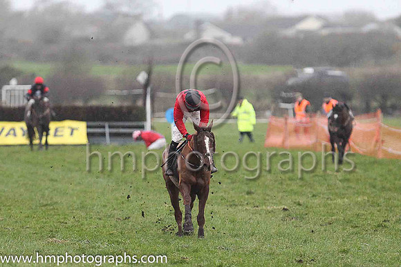 01st COMMANDING SPIRIT and A J Fox ( 8 , RED,black large spots; red sleeves; black cap ) Trainer: Peter J. Flood , Owner : Christopher W.T. Johnston