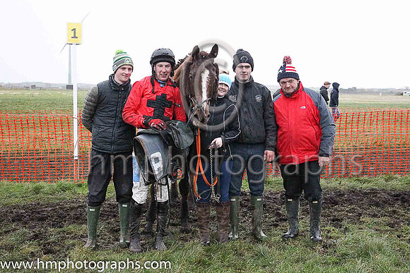 01st COMMANDING SPIRIT and A J Fox ( 8 , RED,black large spots; red sleeves; black cap ) Trainer: Peter J. Flood , Owner : Christopher W.T. Johnston